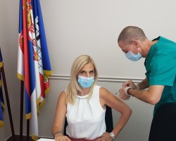 Министарка правде апелује на све грађане да се вакцинишу