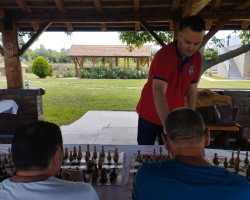Осуђеници из КПЗ Београд (Падинска скела) играли „симултанку“ са велемајстором Александром Инђићем